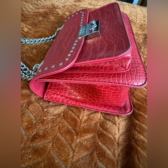 Badgley Mischka Red Croc-Embossed Crossbody Bag - Picture 6 of 11